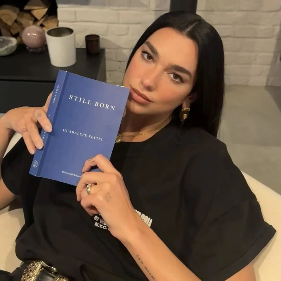 Дуя Липа: Ковбойская Мода и Книжные Глубины