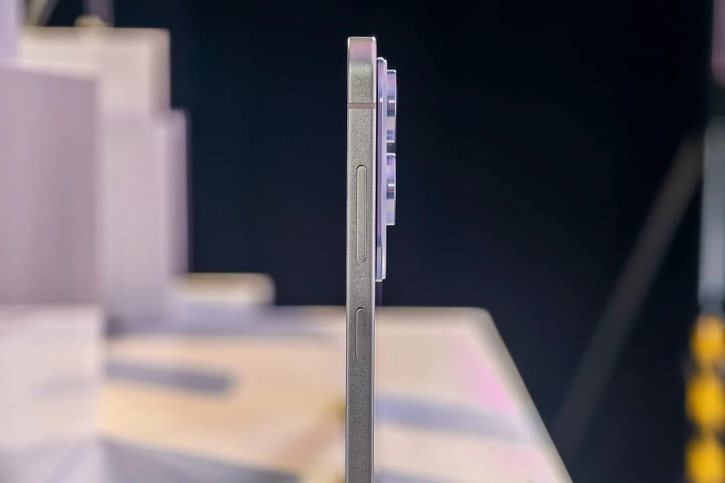 Samsung Galaxy S25 Edge: тонкость и компромиссы