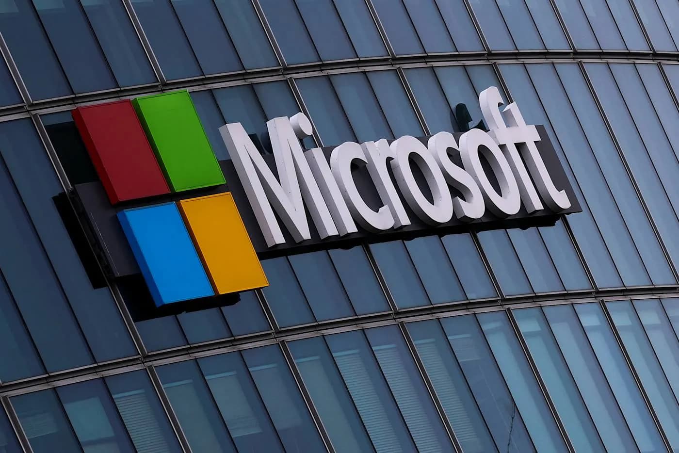 Microsoft сокращает 3% сотрудников: оптимизация или абсурд?