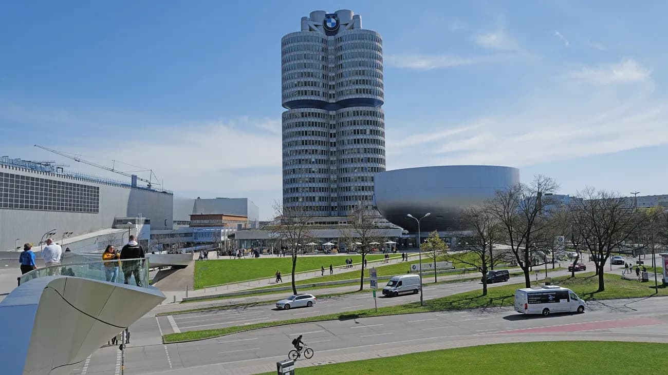 Абсурдные приключения в Мюнхене: Зачем я путешествовал за BMW Z8?