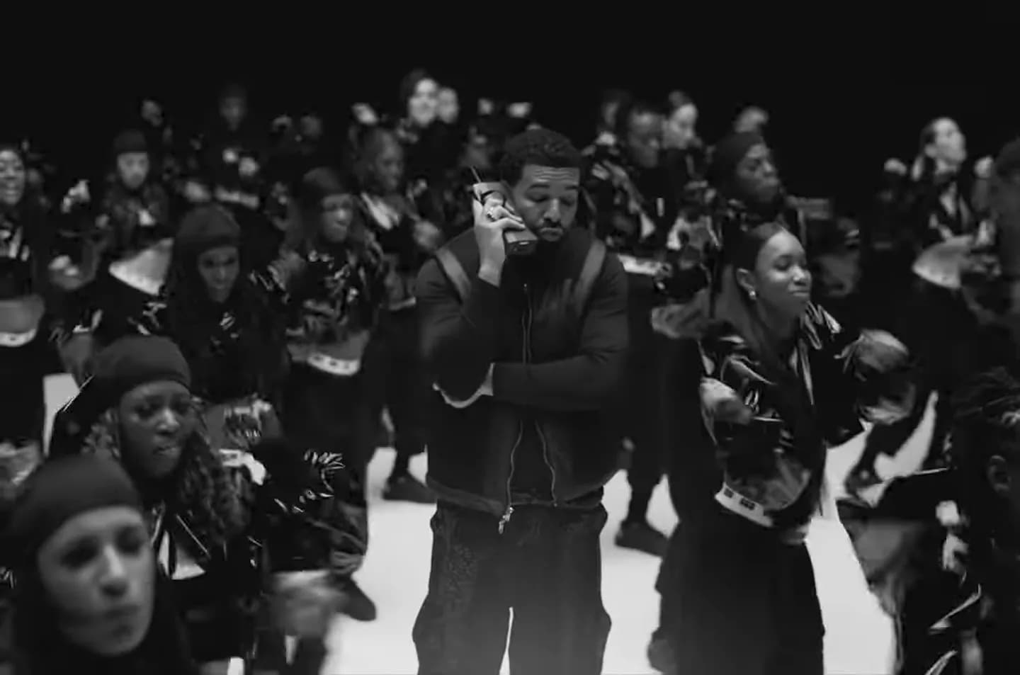 Дрейк зажигает с 40-й номерной позицией в Rhythmic Airplay с «Nokia»