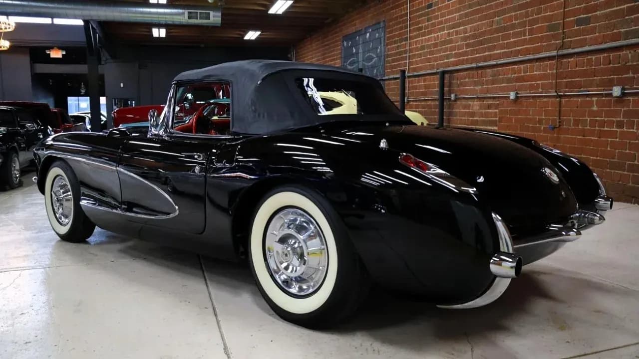 Chevrolet Corvette 1956 года: классика, которая не подвела