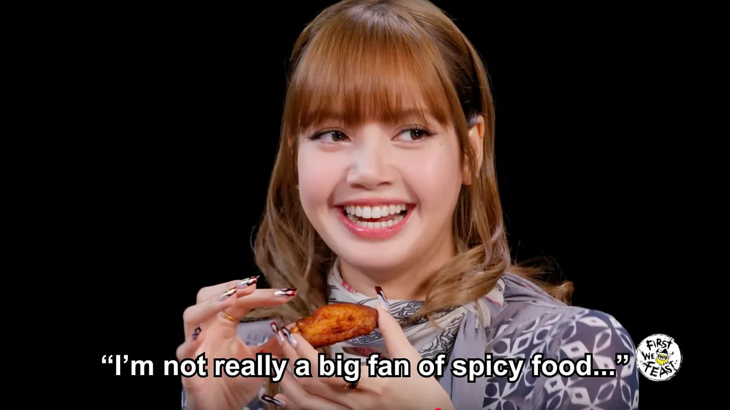 Лиза из BLACKPINK бросает вызов Hot Ones и делает Тайланд гордым