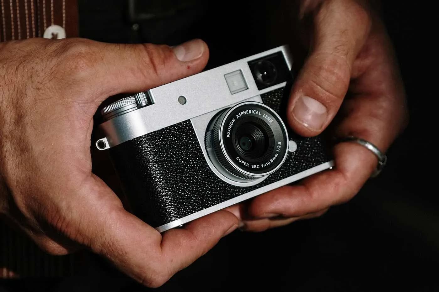 Цена в 850 долларов за идею плёнки: новая камера Fujifilm X Half