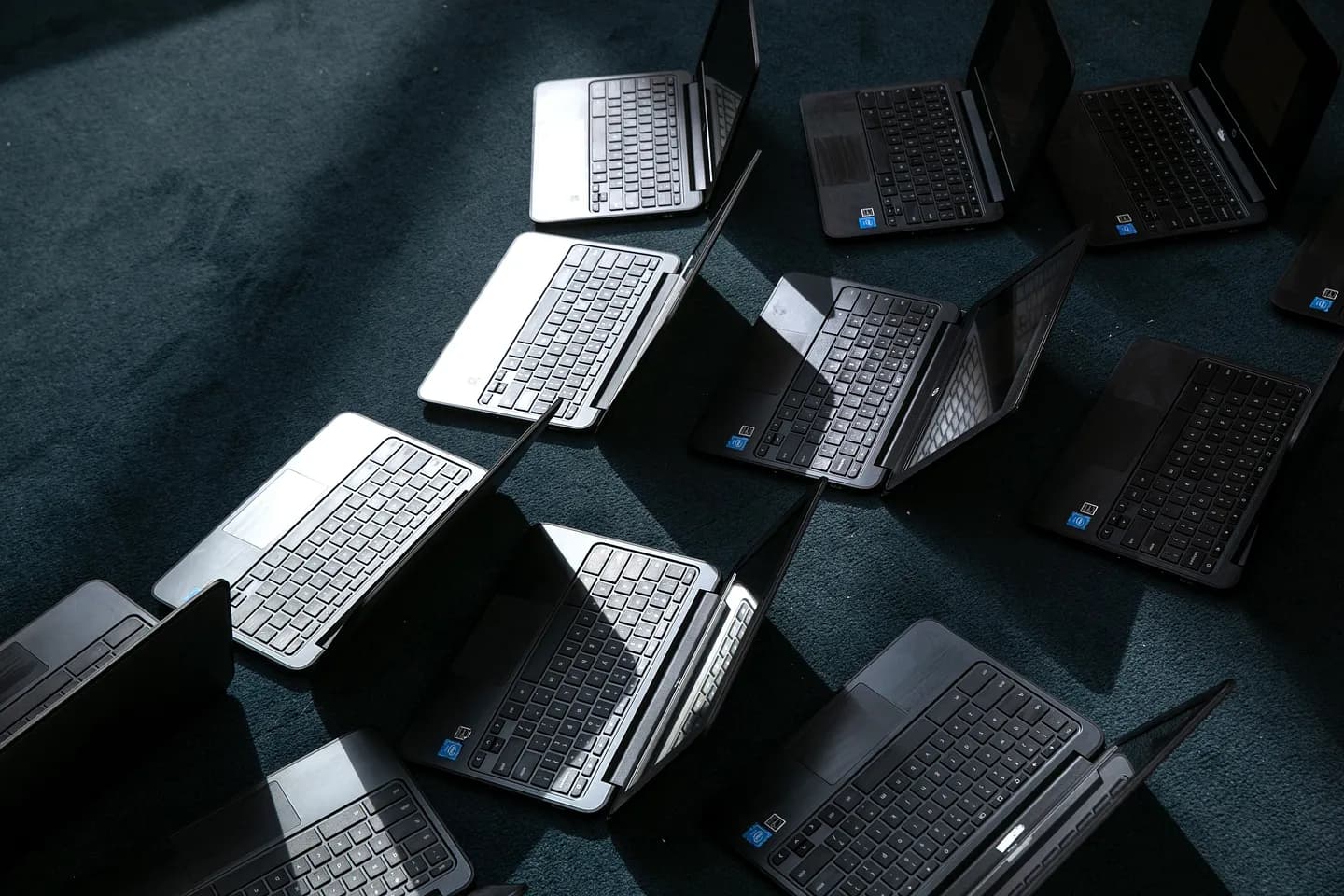 Челлендж Chromebook: Когда молодежь развлекается с огнем