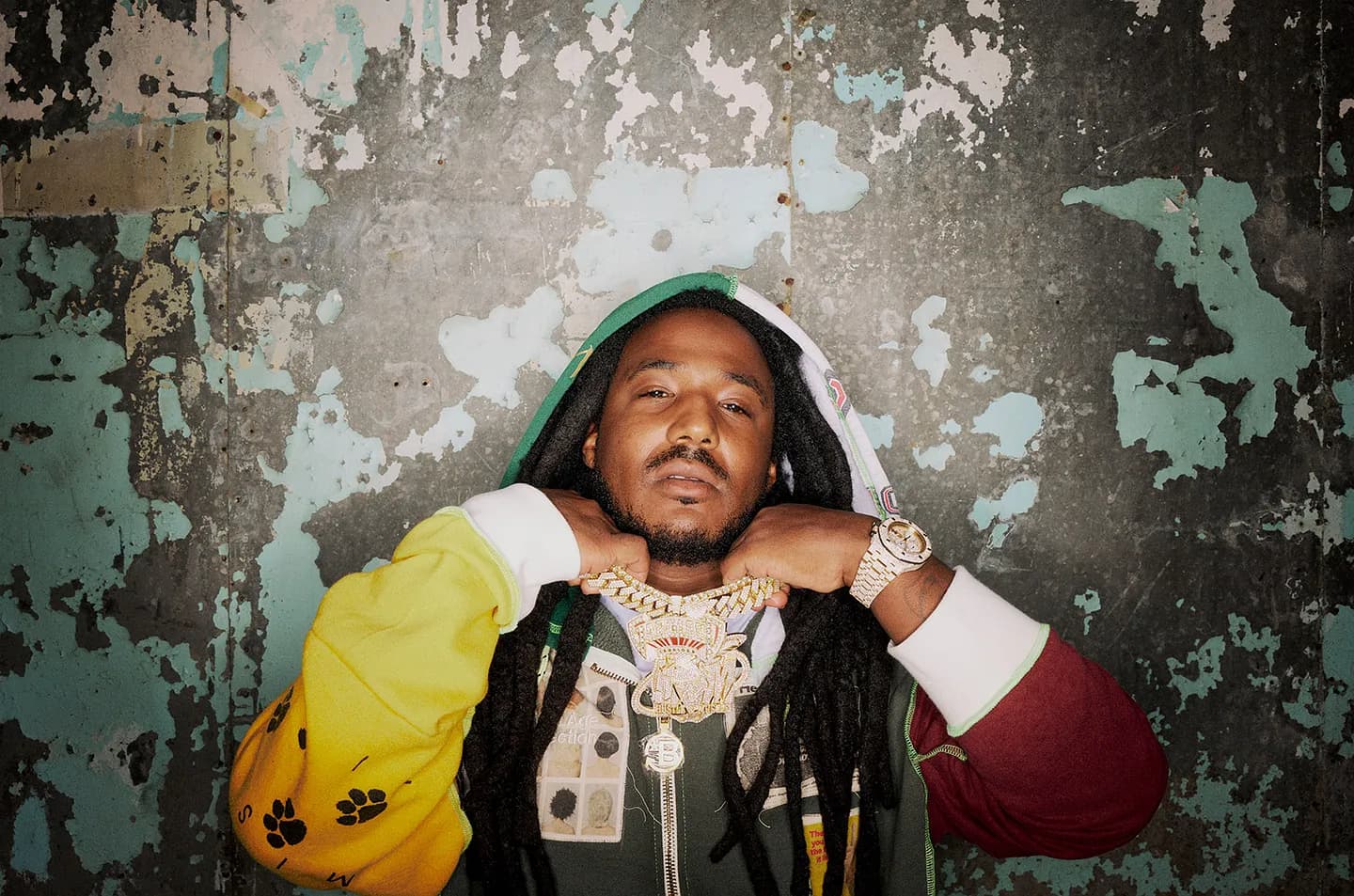 Mozzy возвращается с "Intrusive Thoughts 2" и размышляет о своей суровой жизни