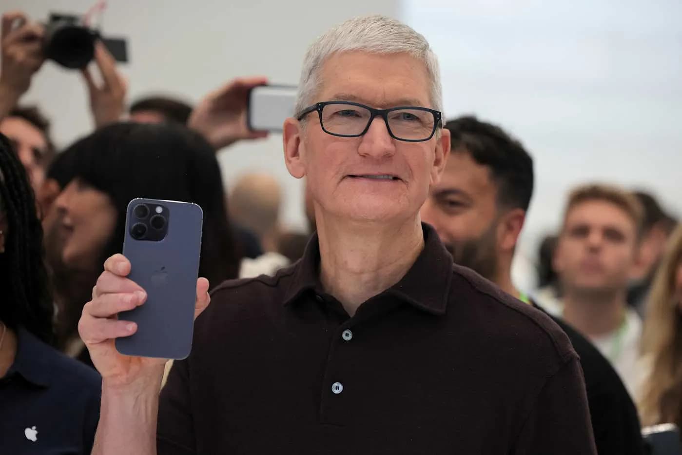 Трамп и его iPhone: когда политика ударила по кошелькам