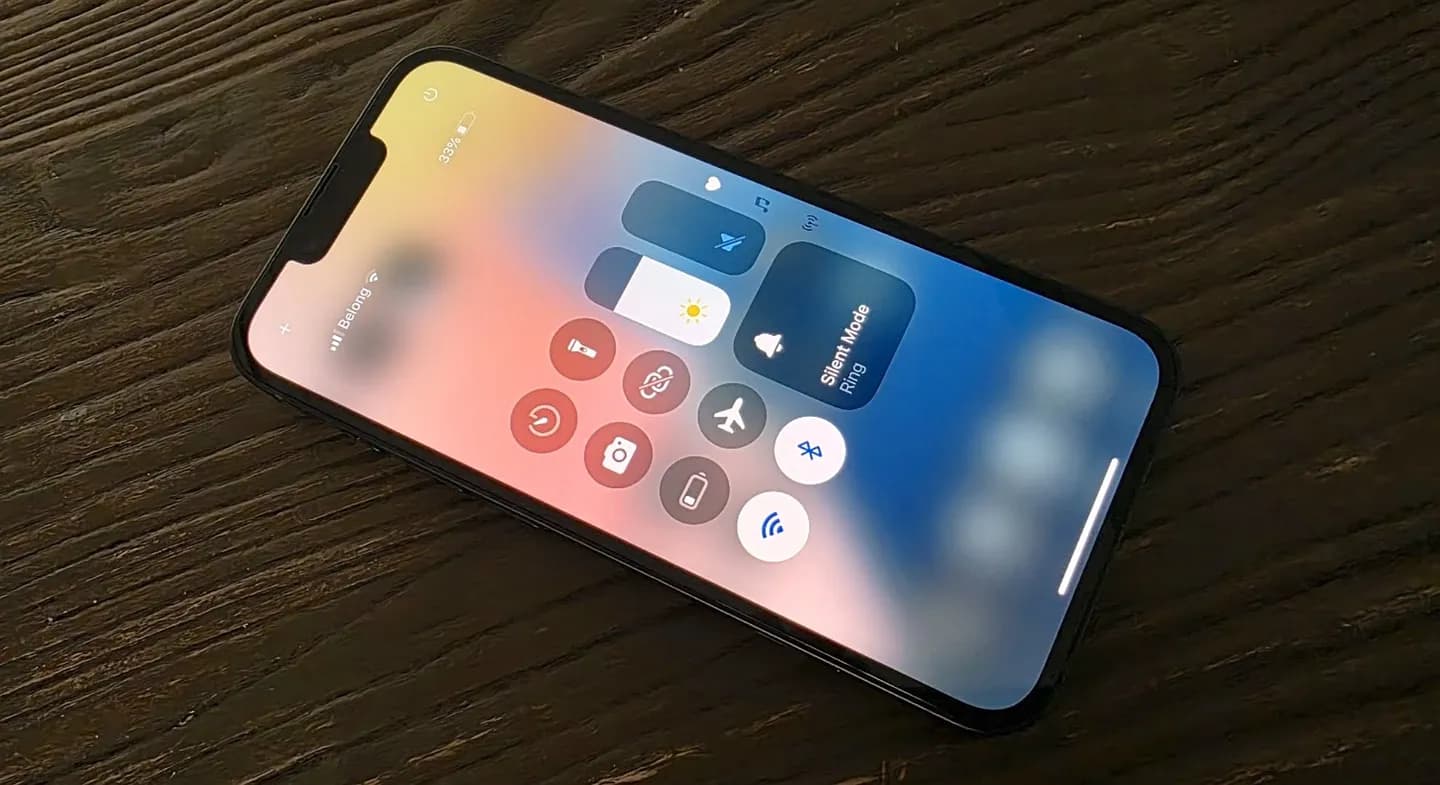 Битва бюджетного iPhone: Как я полюбил 16e на фоне 15