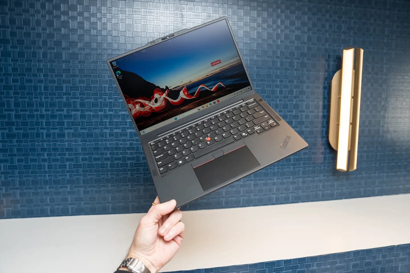 Lenovo: Тонкий, легкий и причудливый!