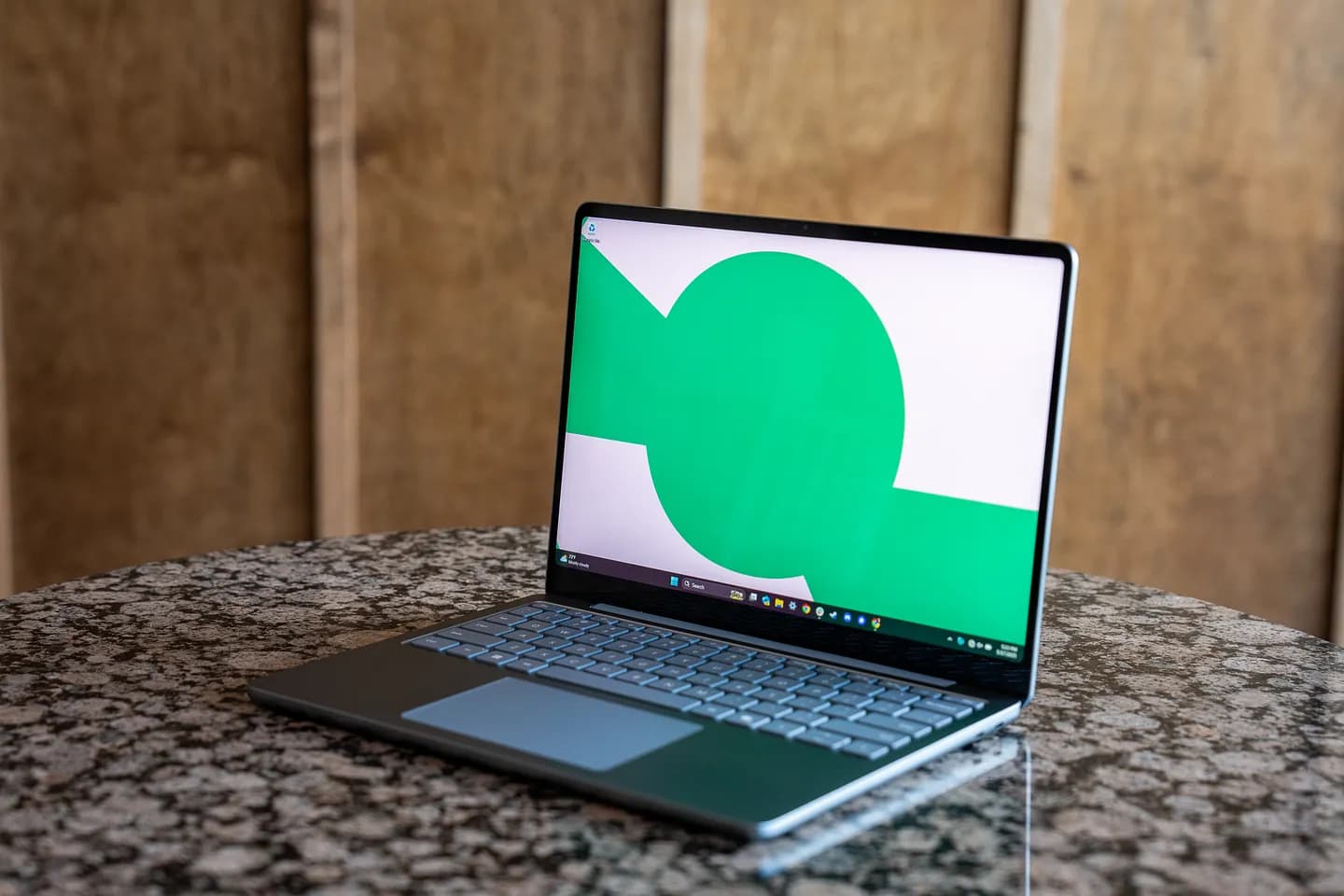 Обзор Surface Laptop 13-дюймов: подходящий выбор за меньшие деньги