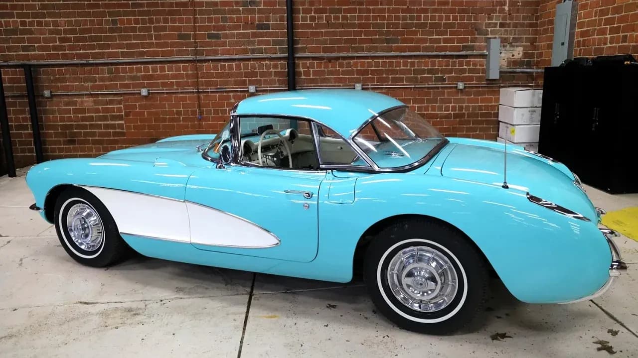 Chevrolet Corvette 1957 года: Легенда на колесах