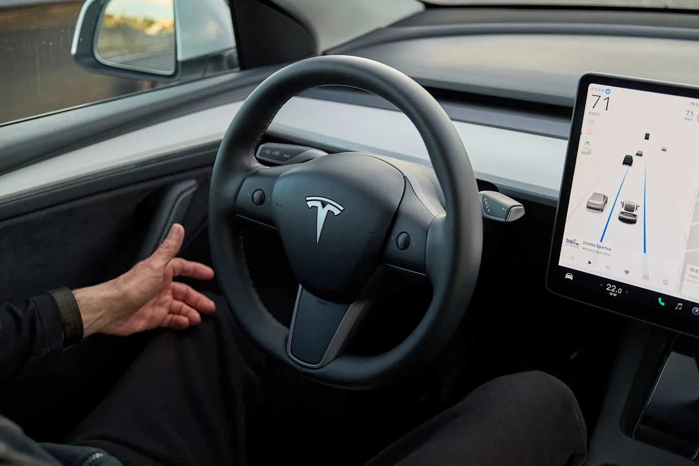 Беспилотные Model Y: Тесла запускает роботакси, надеясь, что никто не заметит
