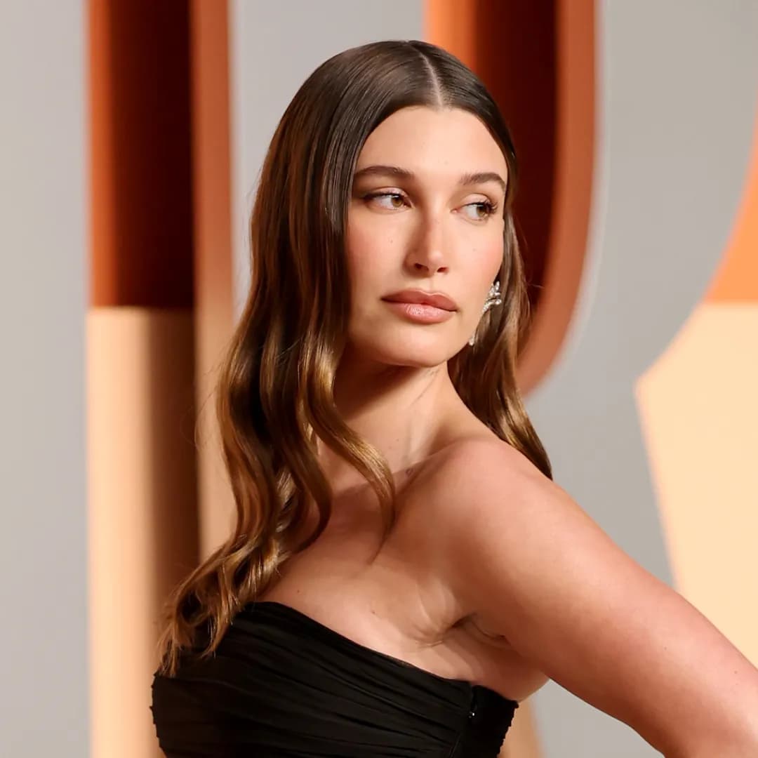 Хейли Бибер и Старая Школа: Винтажные Грёзы на Вечеринке 'Vanity Fair' после Оскаров 2025