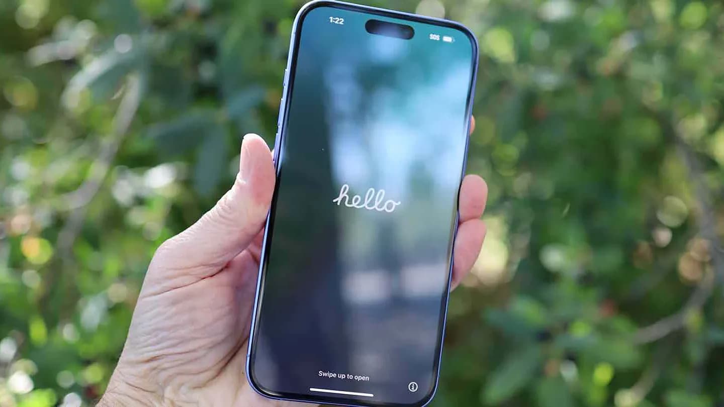 iPhone 17: На шаг ближе к новому экрану, или очередная шутка от Apple?