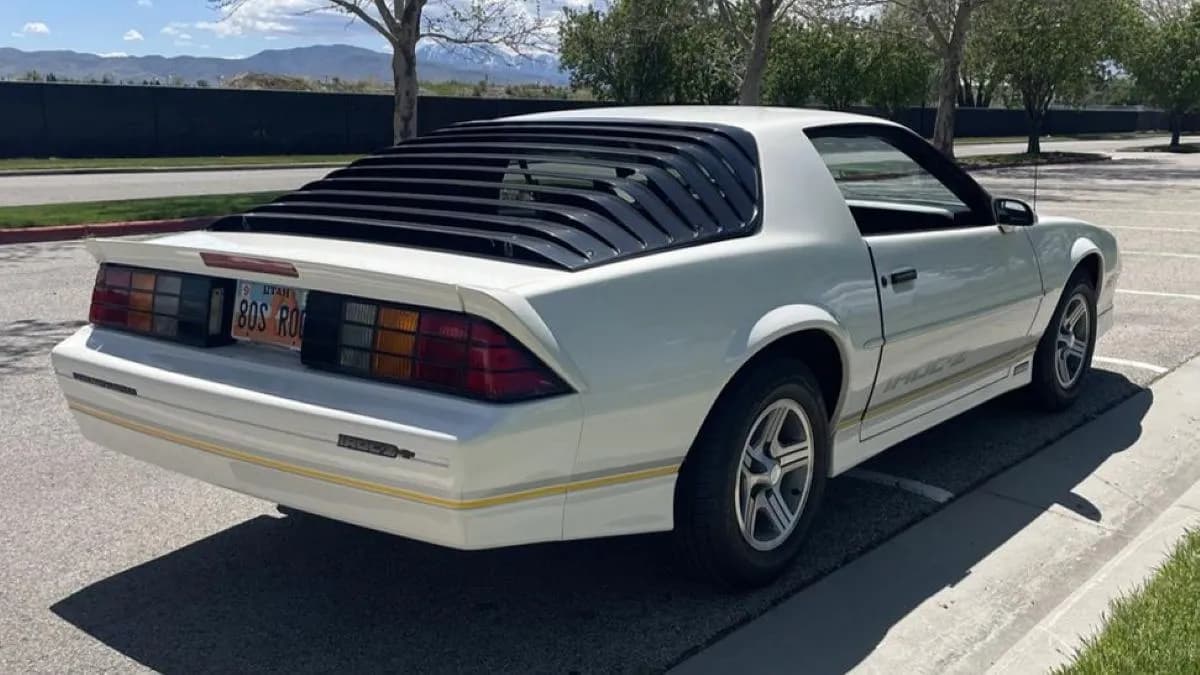 Крутой выбор дня: Chevrolet Camaro IROC-Z 1989 года