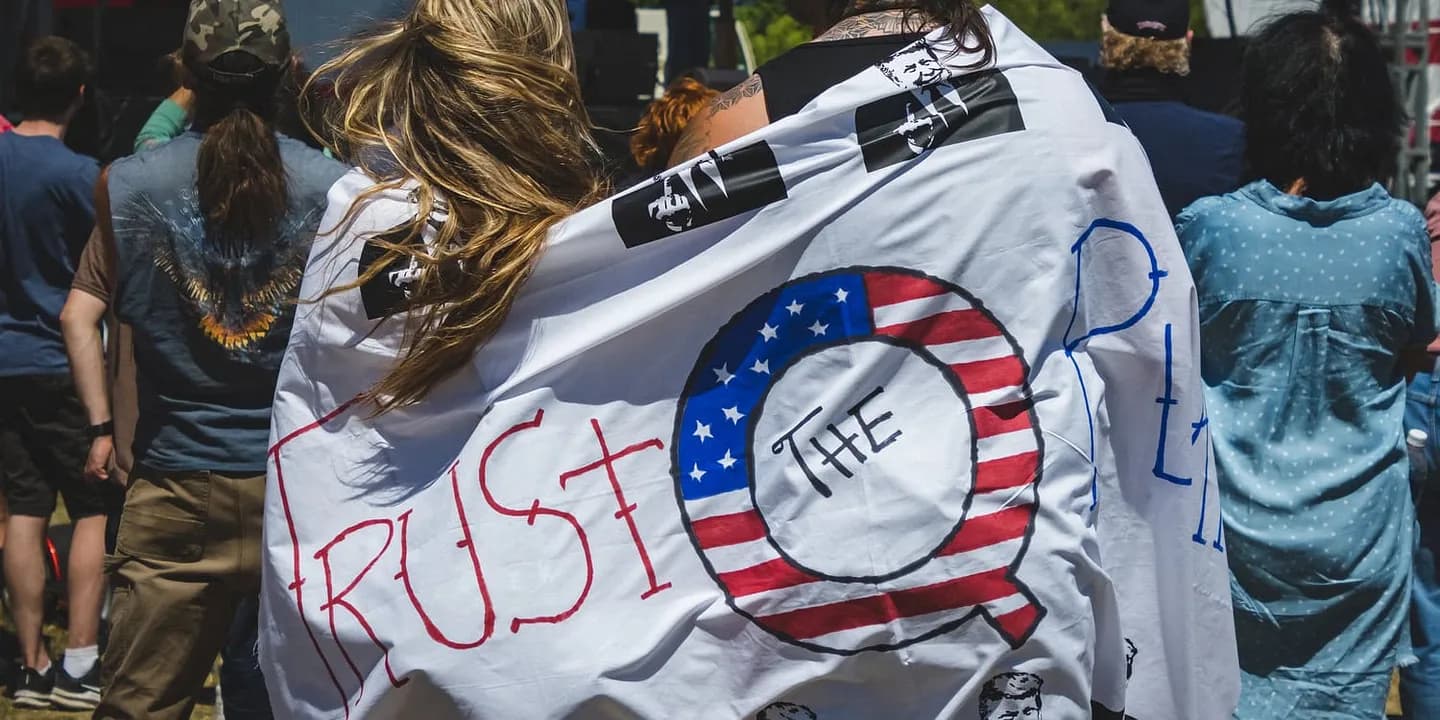 Как QAnon разрывает семейные узы: исследование, полное боли и абсурда