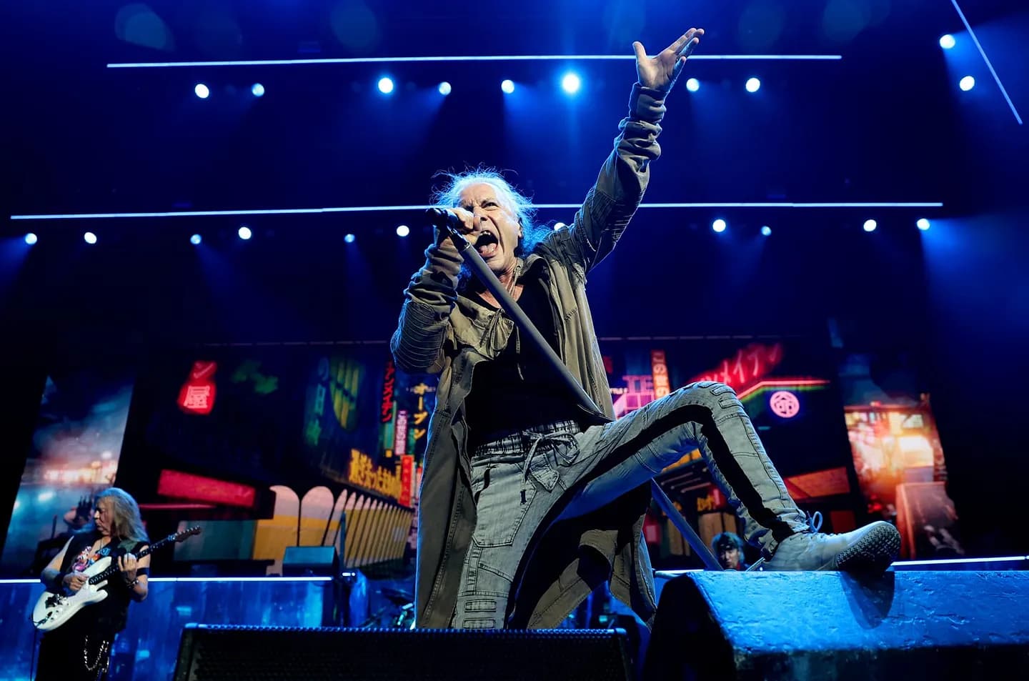 Iron Maiden просят убрать телефоны на концертах: «Пусть у вас будет только усталая рука!»