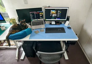 Что на рабочем столе у Доминика Престона?