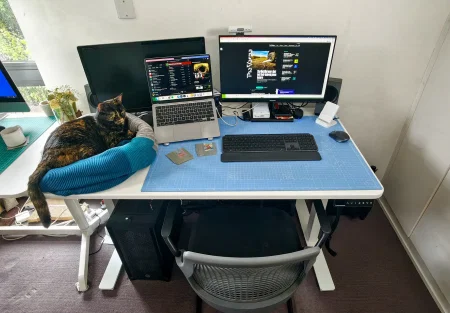 Что на рабочем столе у Доминика Престона?