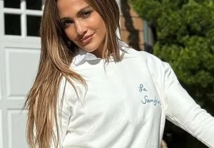Дженнифер Лопес катает Kelly: Байк, Hermès и ностальгия по лету
