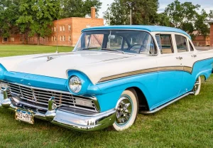 Раритет из 50-х снова в деле: 1957 Ford Custom 300 ищет нового владельца