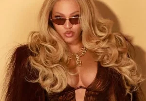 Beyoncé — модный камбэк: кружева и ретро-металлик за $5 000