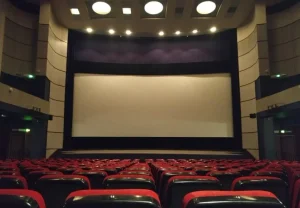 Дракула Бессона стал лидером проката в СНГ