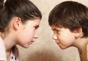 Женская агрессия против братьев и сестёр оказалась выше мужской — обнаружено крупным исследованием
