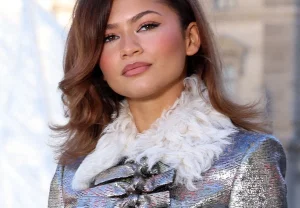 Зендея снова удивила Луи Виттон и белая майка: как "развенчать" парижский шик