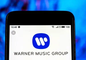 Warner Music теряет руководителя: Изабель Гарви уходит в разгар кадровой чехарды