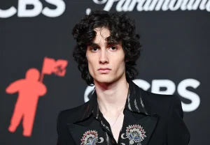 SNL готовит новые дебюты: Sombr, Olivia Dean и Glen Powell