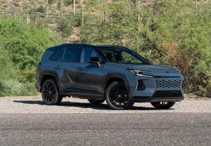 Toyota RAV4: гибридная революция и новая магия софта