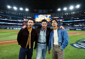 Джо Джонас высмеял недовольных фанатов после выступления на Мировой серии