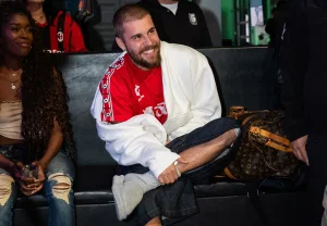 Джастин Бибер устроил репетицию Coachella на Twitch с песней «Daisies»