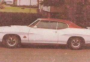 Другая сторона двухцветных автомобилей