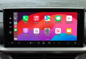 Tesla может добавить поддержку Apple CarPlay