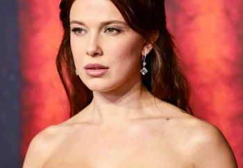 Millie Bobby Brown в корсетном платье на премьере Stranger Things