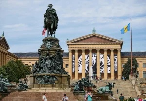 Музей Филадельфии обвинил экс-директора в краже