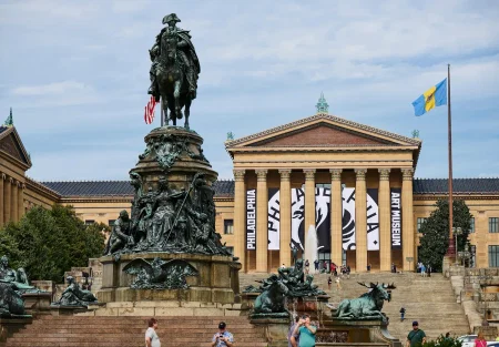 Музей Филадельфии обвинил экс-директора в краже