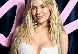 Сиенна Миллер нарушила модное затишье на Fashion Awards
