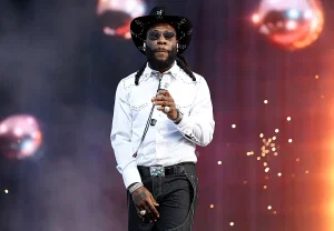 Бурна Бой оплатит похороны детей, погибших на дне рождения в Стоктоне