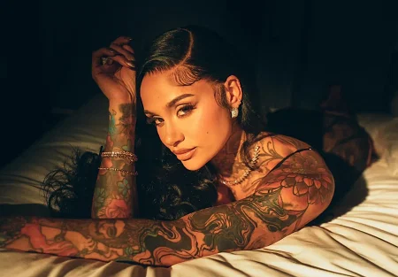 Кехлани впервые возглавила главный чарт радиостанций США