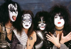 Грубое слово, горькая извинение: как Gene Simmons оскорбил память Ace Frehley