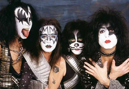 Грубое слово, горькая извинение: как Gene Simmons оскорбил память Ace Frehley