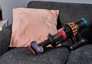 Какая марка — чемпион по борьбе с шерстью домашних животных? Тестируем насадки для пылесосов