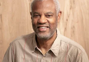 Hamza Walker получает престижную премию CCS Bard за кураторское мастерство