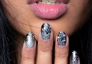 21 идеи блестящего маникюра для Нового года