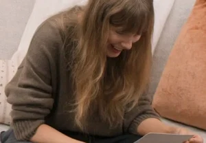 Трэвис Келси признался Тейлор Свифт в любви в письме, показанном в её документалке