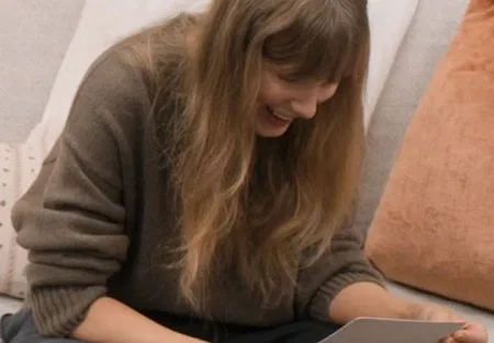 Трэвис Келси признался Тейлор Свифт в любви в письме, показанном в её документалке