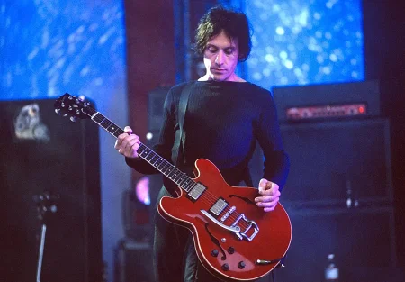 Скончался перкуссионист и клавишник The Cure Перри Бамонте